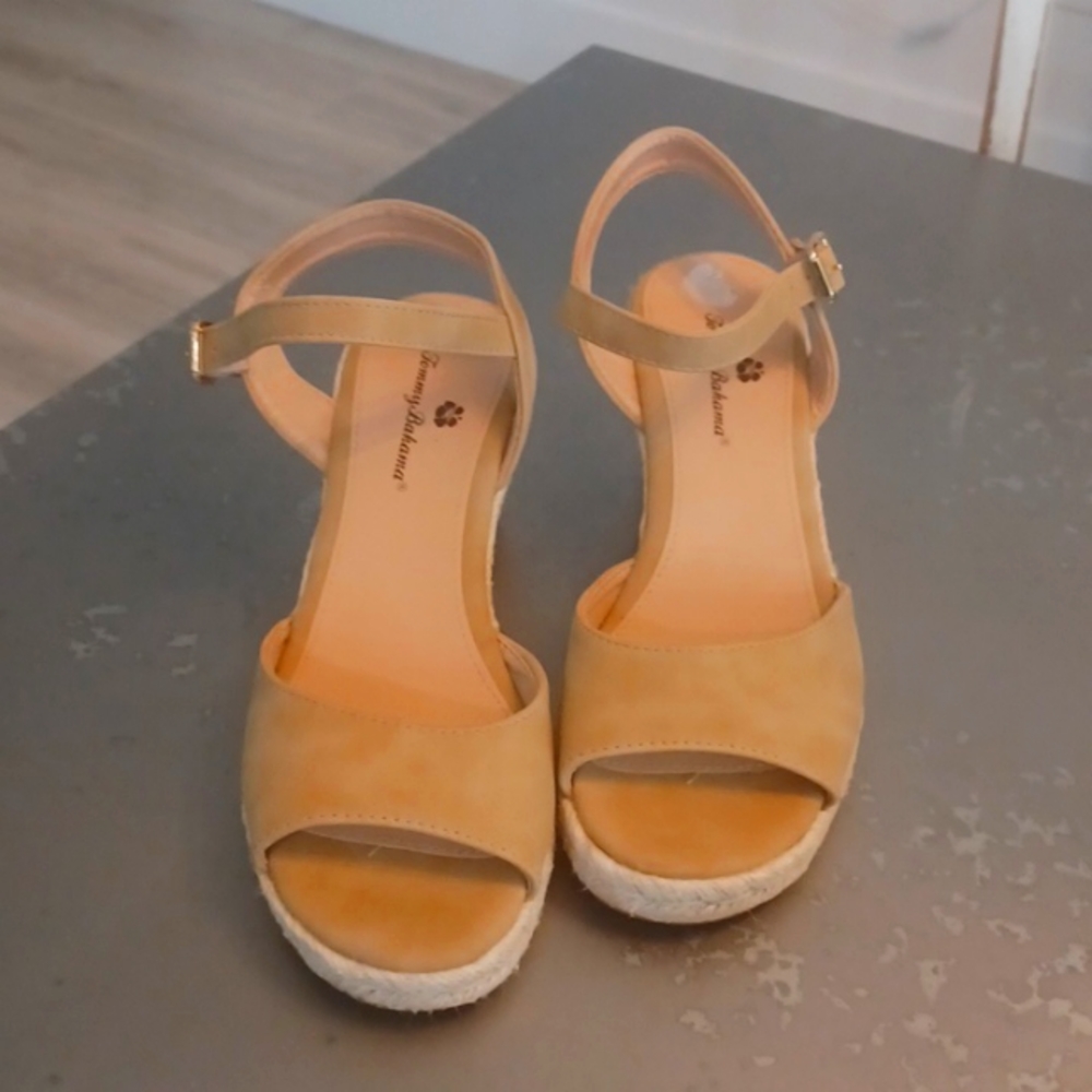 Ladies Tommy Bahama wedge sandal NWOT